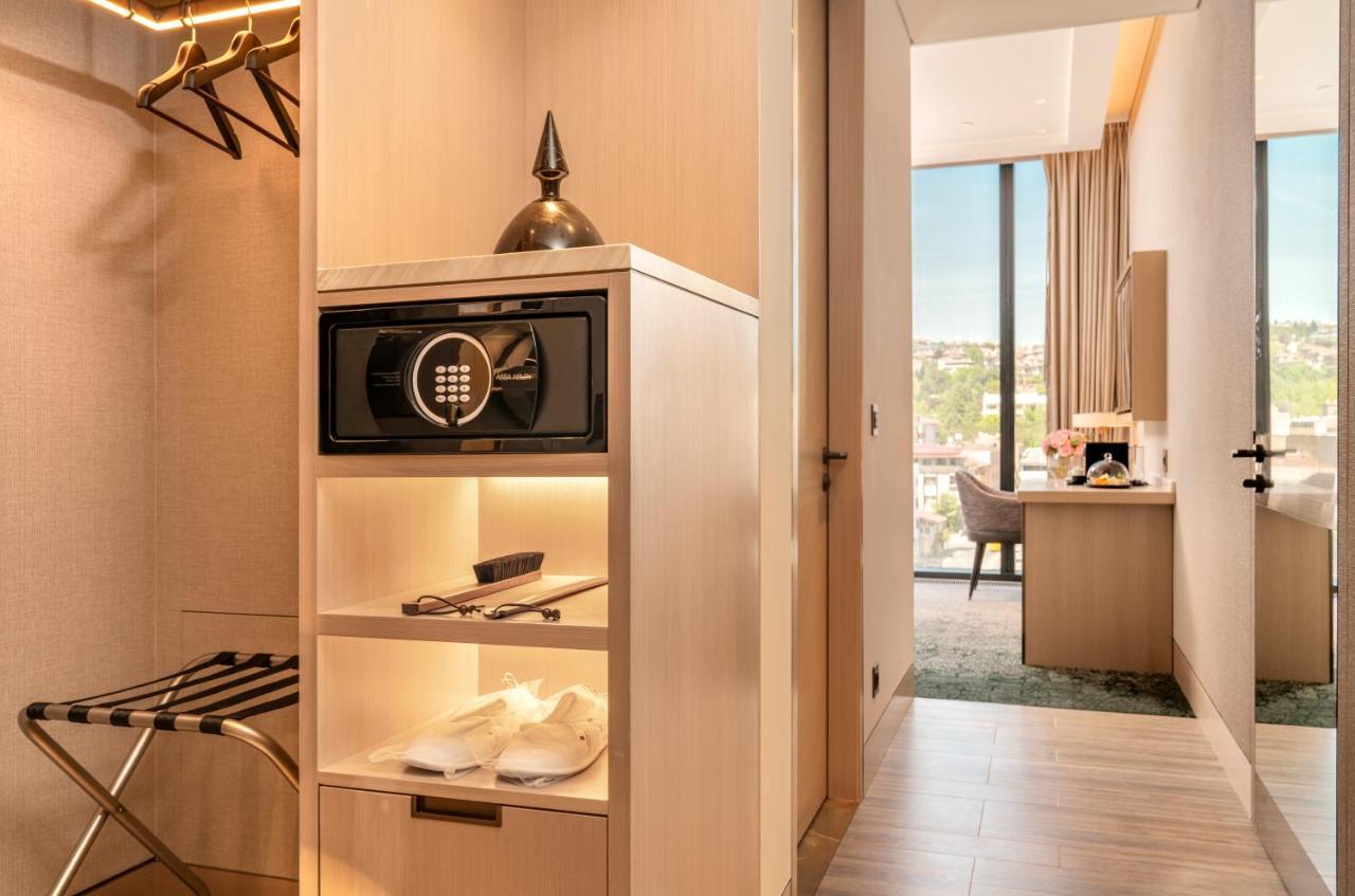 ホテル Address イスタンブール エクステリア 写真 A safe in a hotel room
